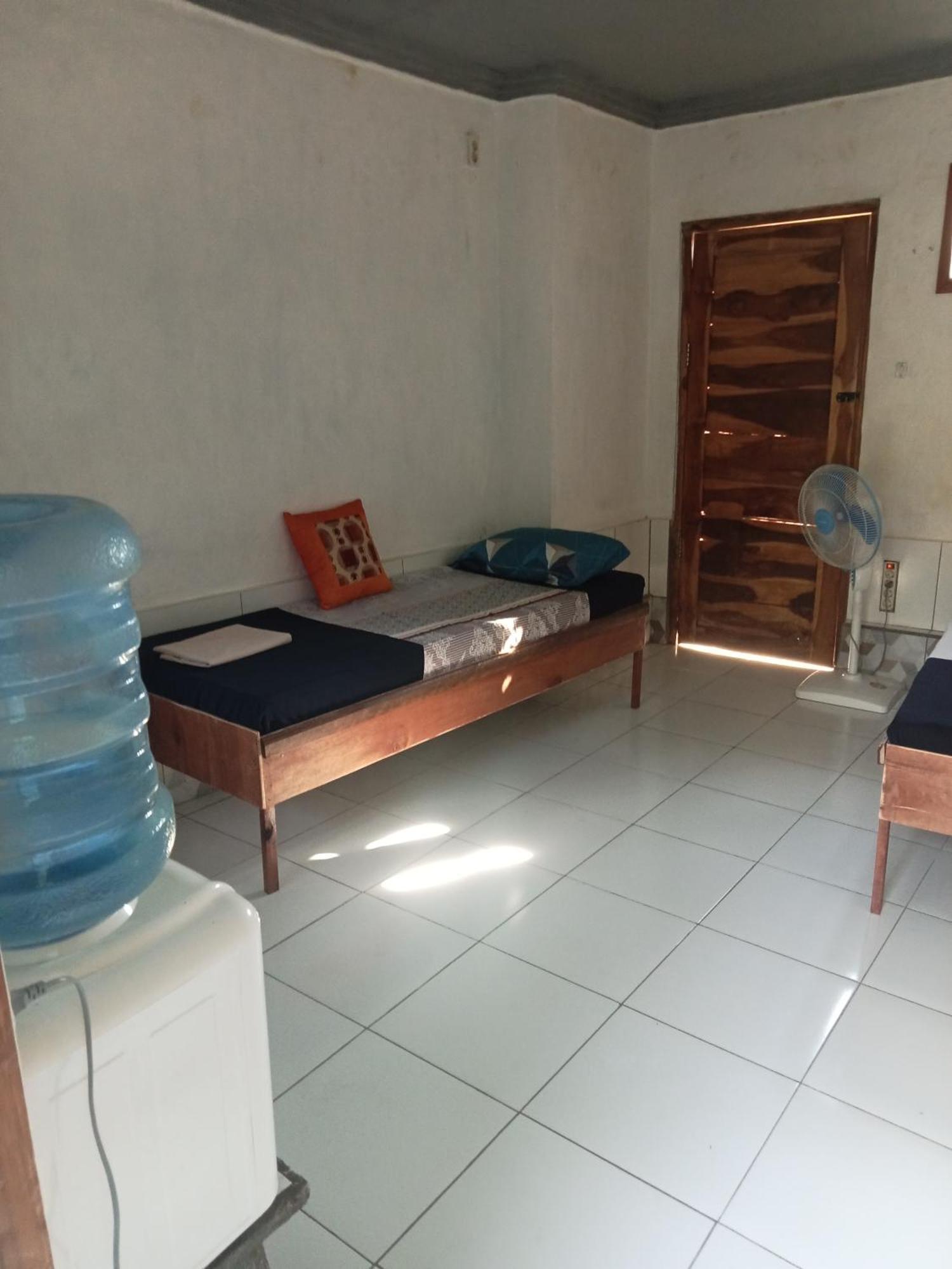 Atb Hostel Lovina Екстериор снимка